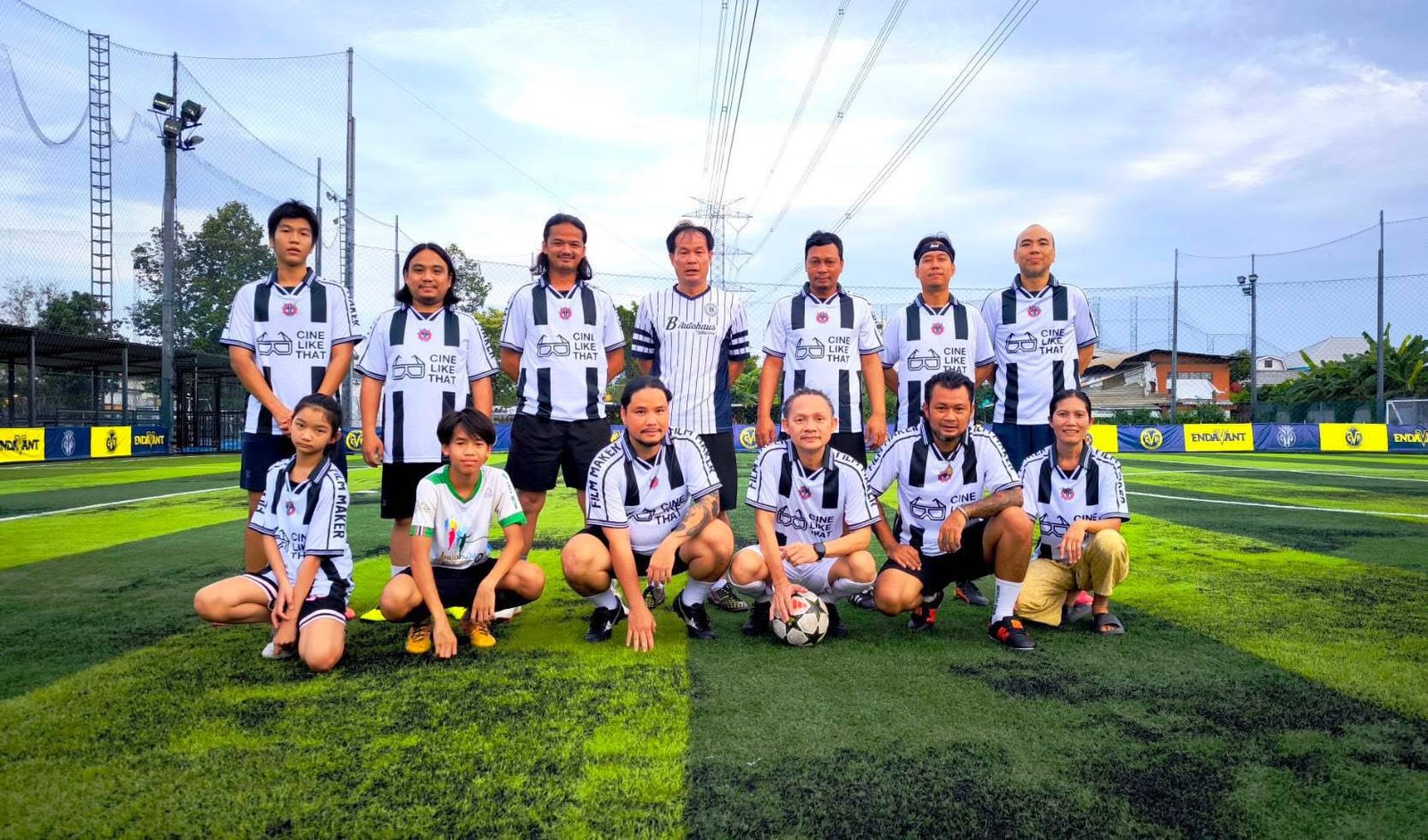 ทีมฟุตบอลชุดขาวดำ